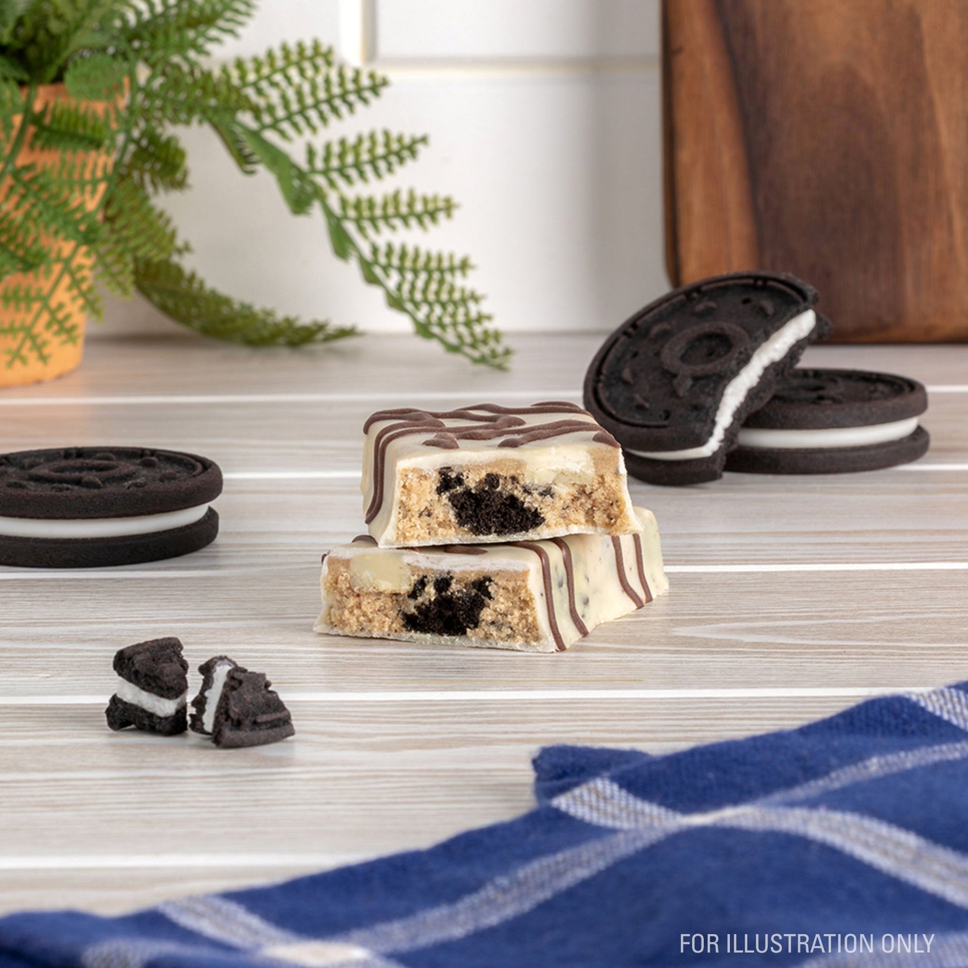 dipped-cookies-and-cream-protein-bars-y6 15807_QN_USA_ProteinBar_CAC_InterimAssetUpdate_Digital-Dipped-ProductCarouselSet_Tabletop1.jpg